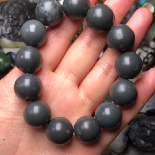 和田玉未镶嵌把件