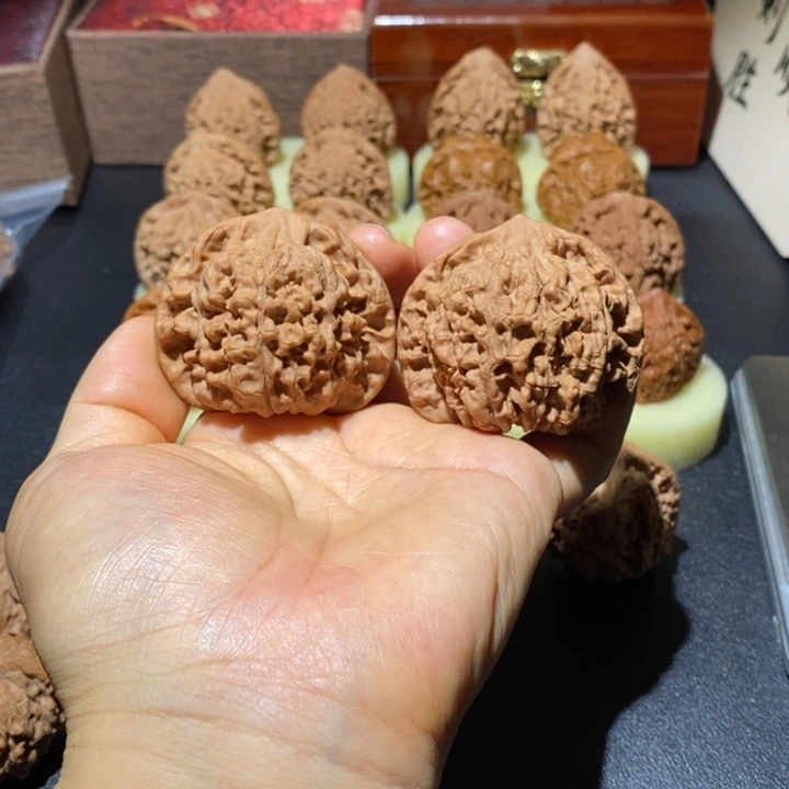 文玩核桃吊坠矮官帽51+