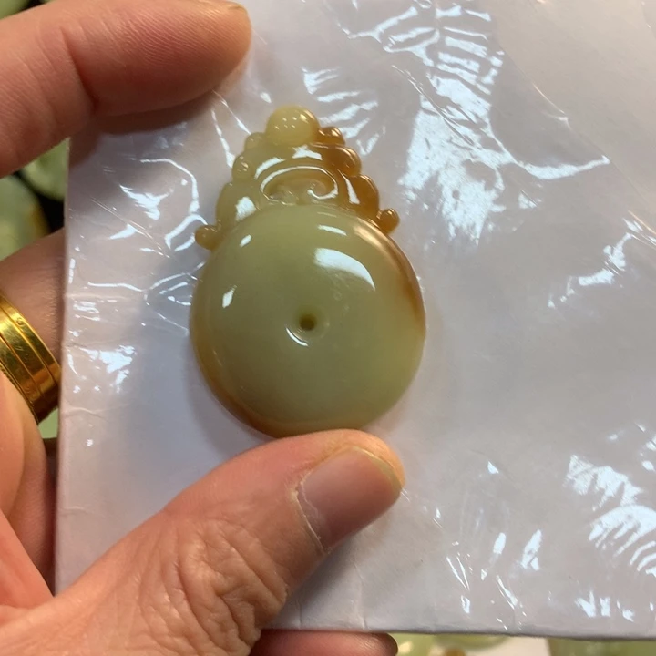 颈饰未镶嵌和田玉千*