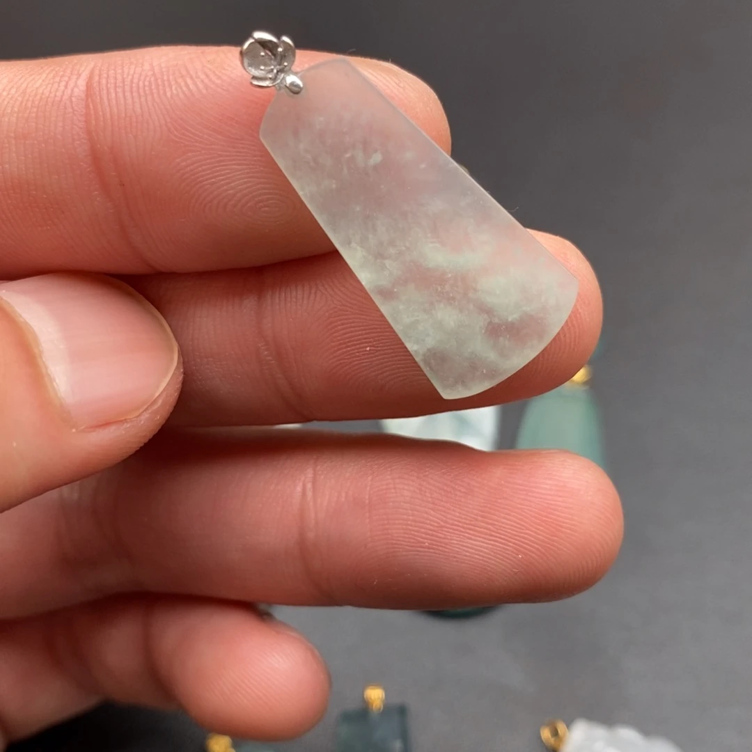 颈饰18K金镶嵌翡翠