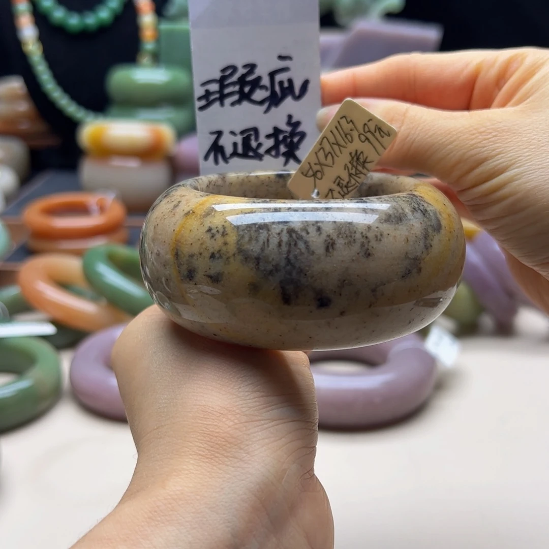 石英岩玉未镶嵌手镯