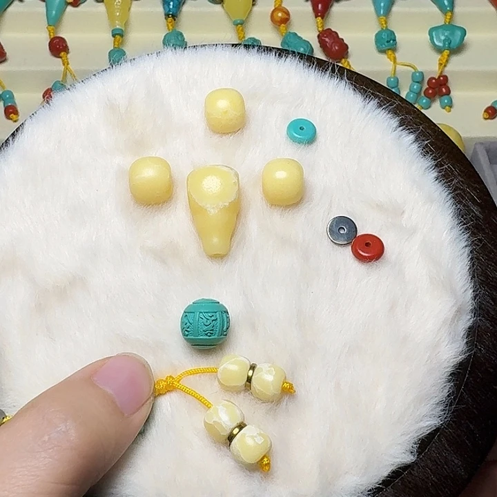 非金属顶12.腰12.三通14.六字一个，绿隔片，珠子无裂纹