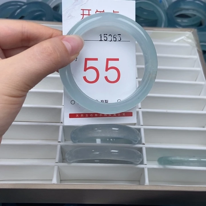 石英质玉手镯未镶嵌长**六