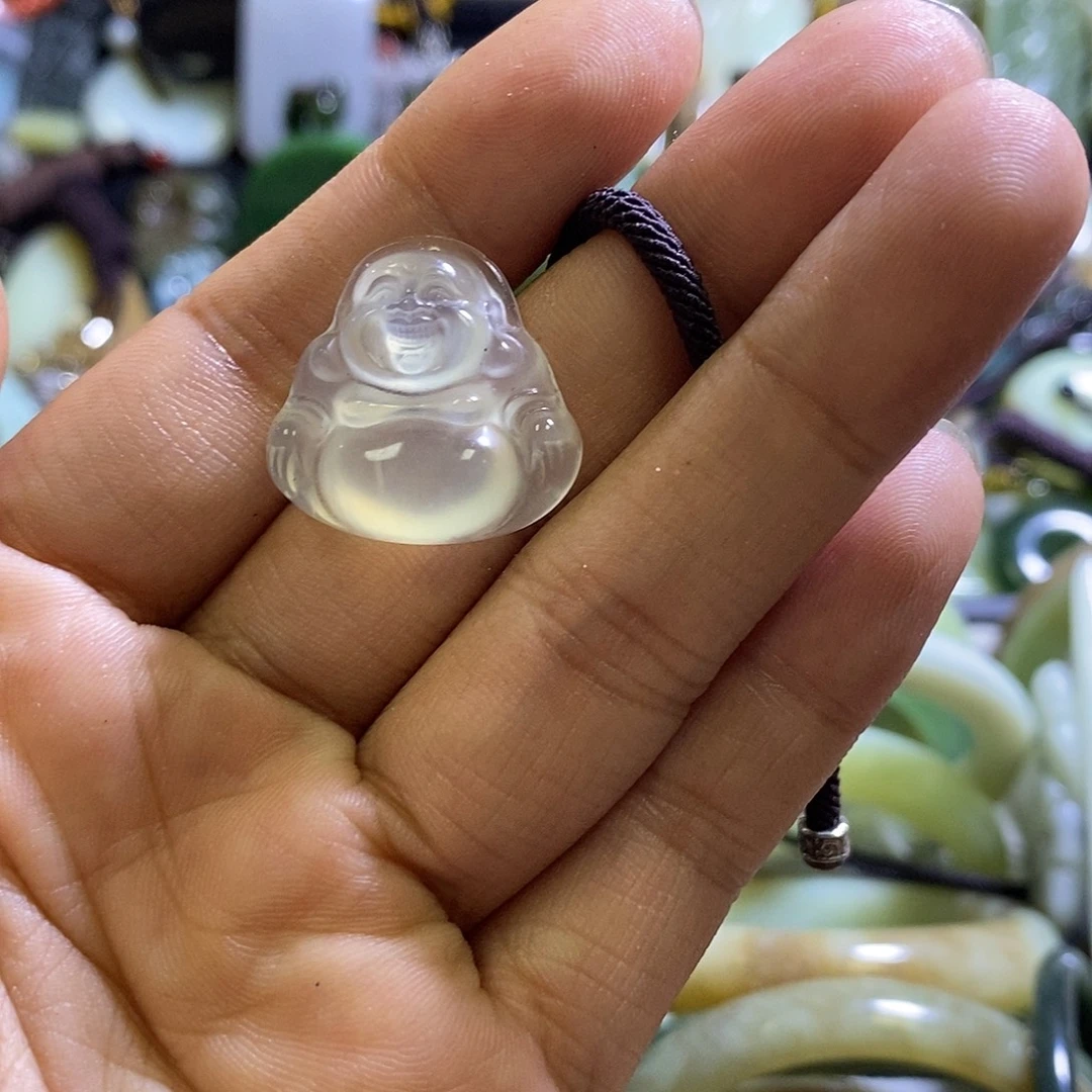 未镶嵌岫玉颈饰一个