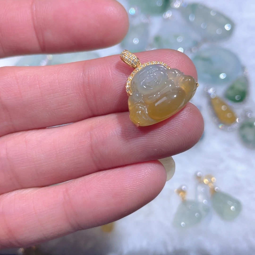 翡翠18K金镶嵌颈饰翡翠