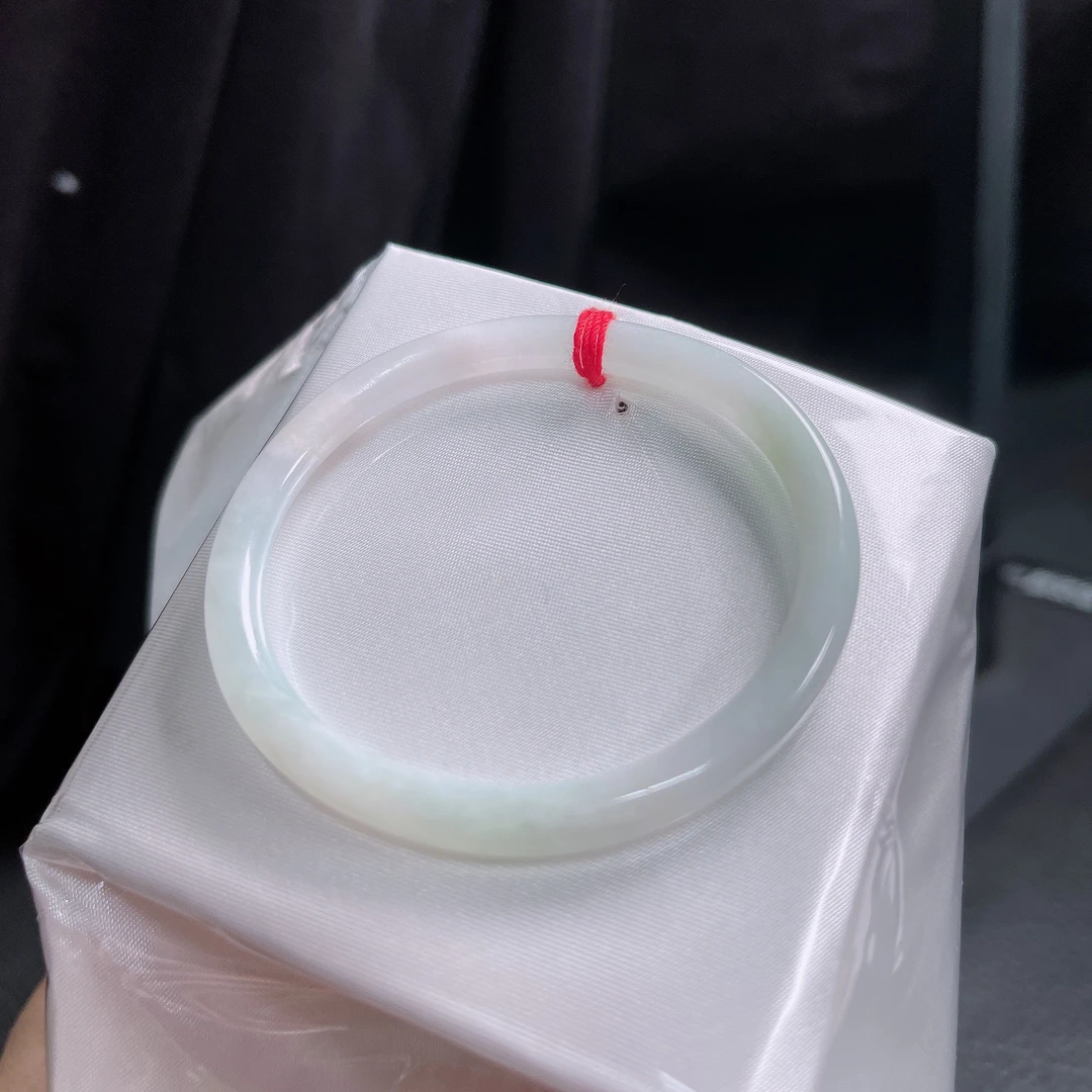 53圈口冰糯浅绿贵妃细圆条手镯0240