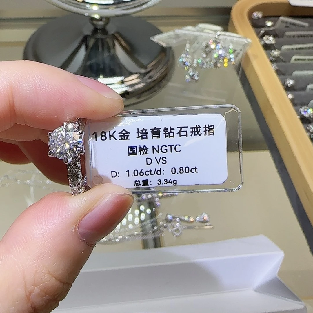实验室培育钻石18K金镶嵌蕾丝白1卡11圈