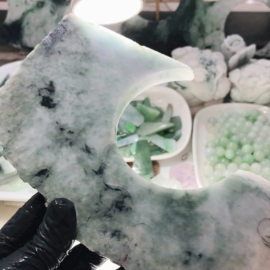 翡翠未镶嵌颈饰边角料