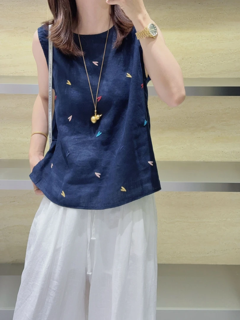 仓美美女装-亚麻无袖刺绣设计T恤