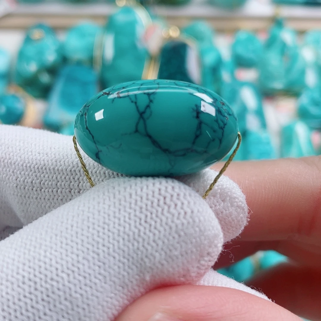 绿松石未镶嵌颈饰