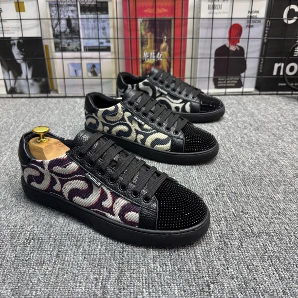 2025时尚潮流时尚镶钻板鞋韩版百搭休闲男鞋潮男爆款单品