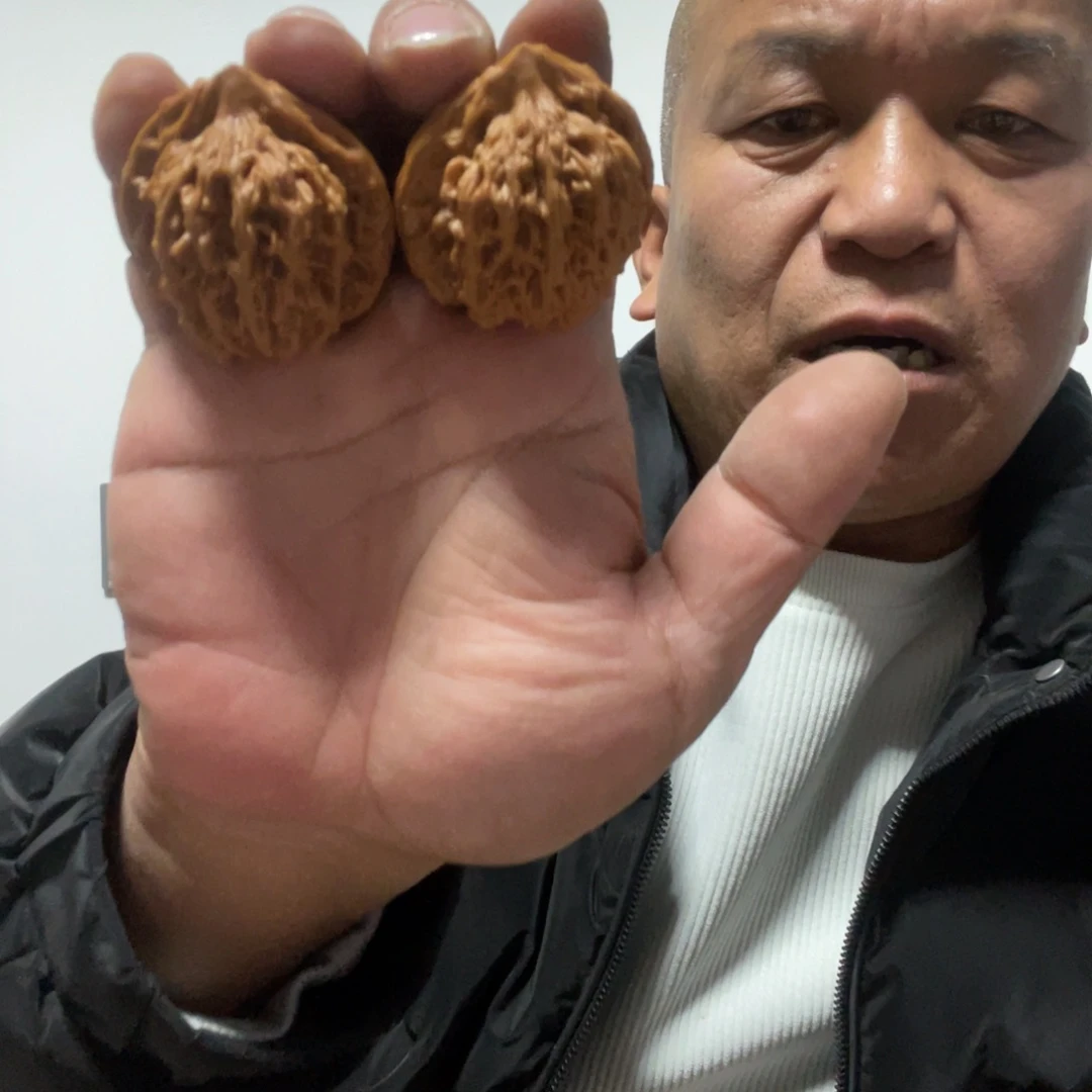 上***狗文玩核桃吊坠野生425