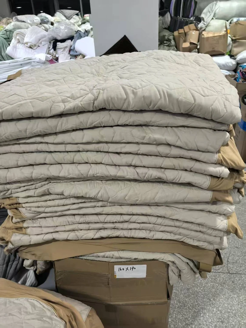 《厚广家》3楼160×190卡其色床垫套 发1张