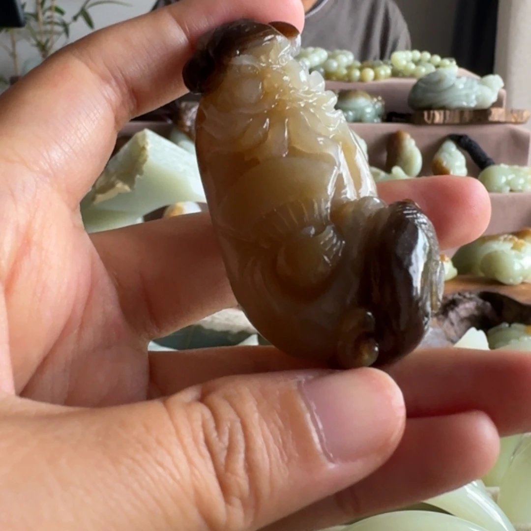 颈饰未镶嵌和田玉（糖玉）