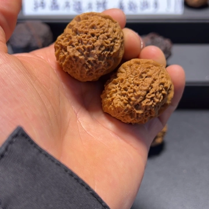 文玩核桃把件B龙纹绣球41mm