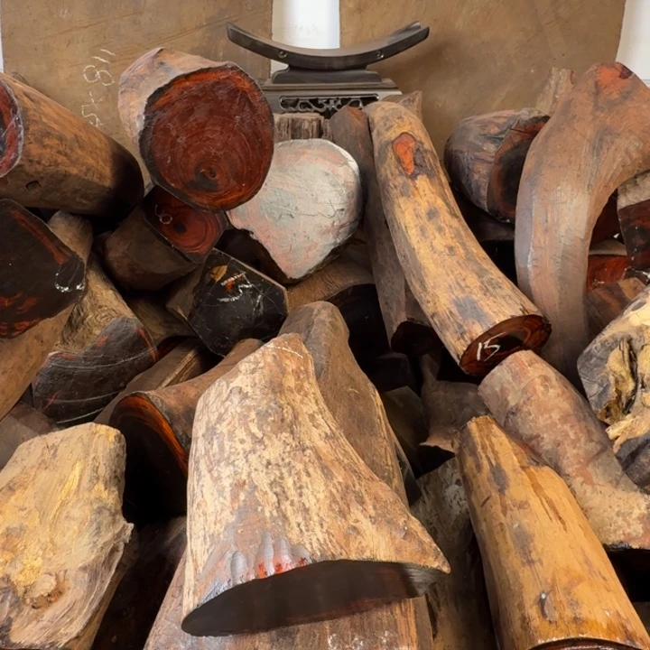 眰***恦木大红酸枝原料摆件