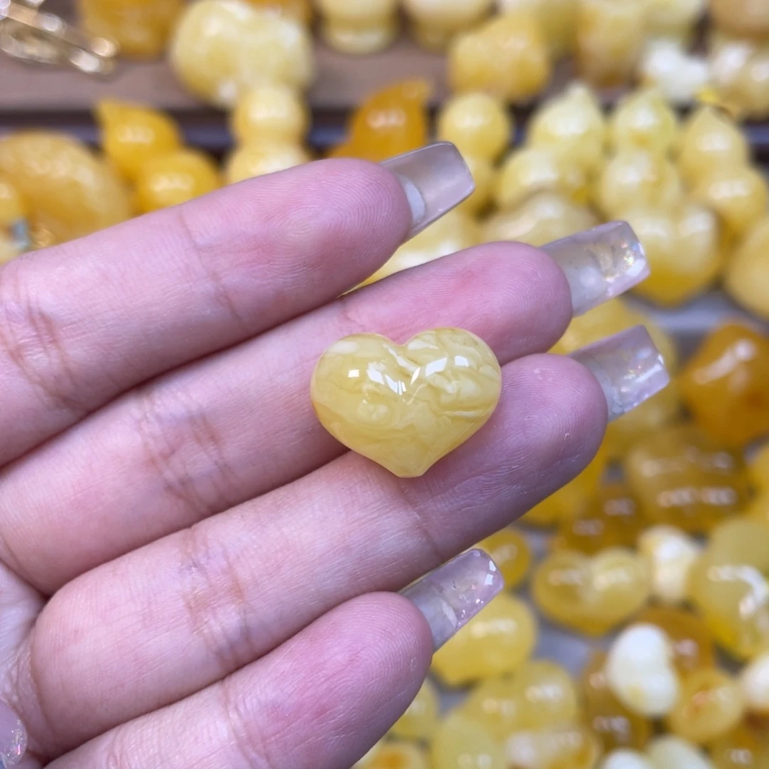 姹***红琥珀未镶嵌珠宝奇石