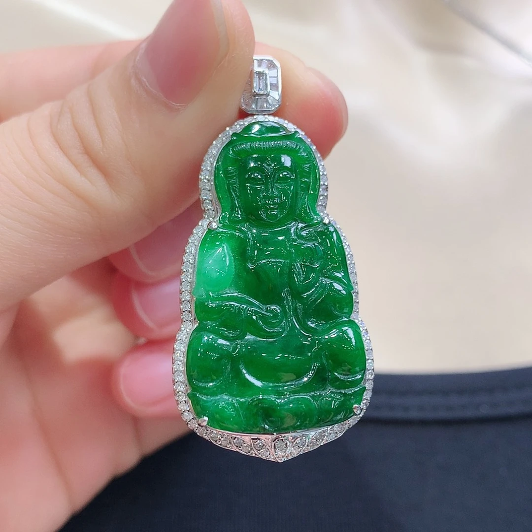 翡翠18K金镶嵌颈饰观音