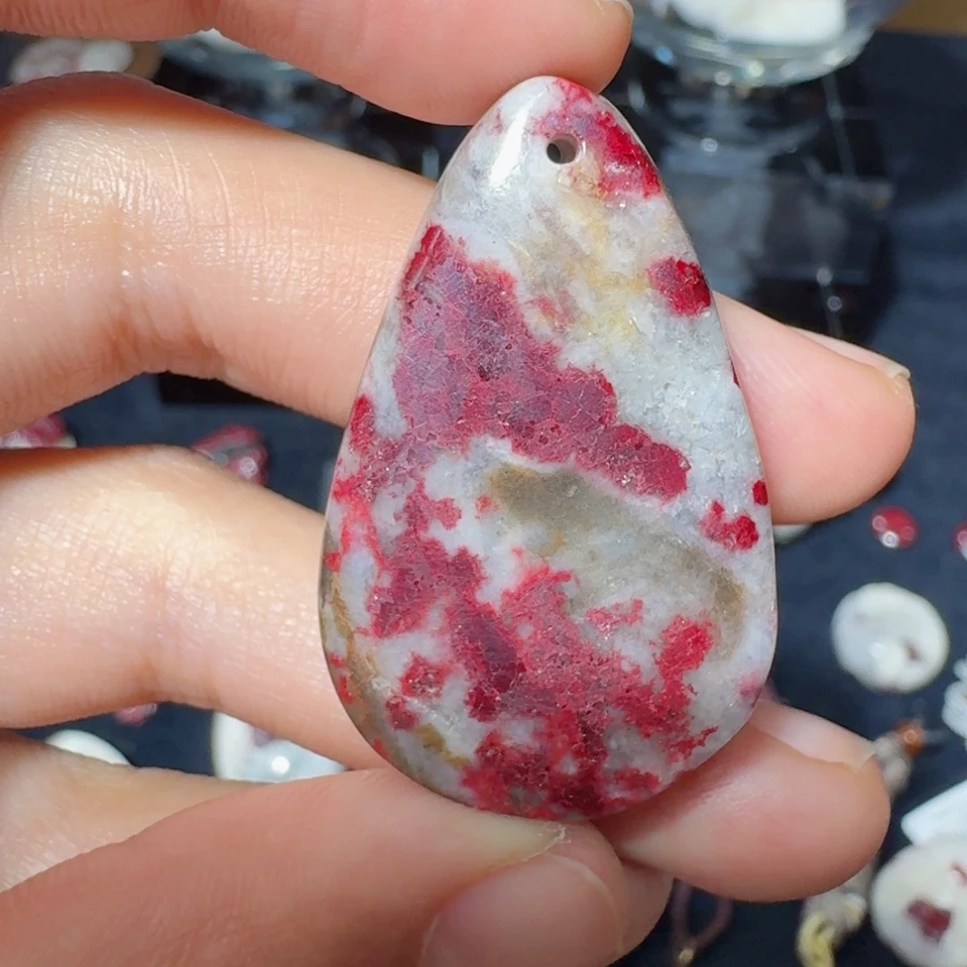 天然辰砂天然朱砂吊坠