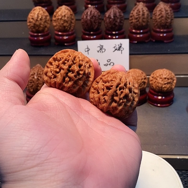 爱***生桃核把件40尺秦闷