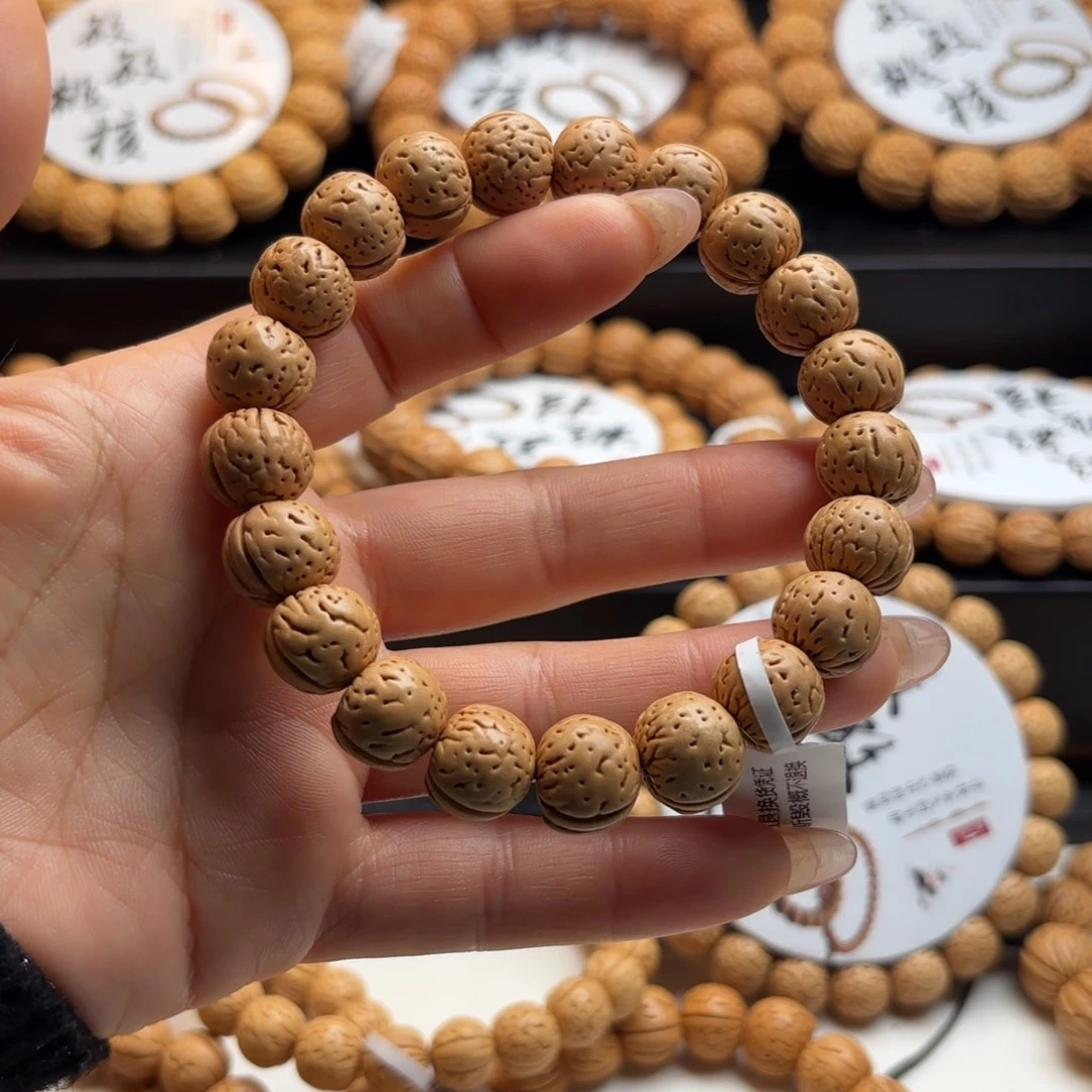沐***。菩提籽类金丹精品桃核手串