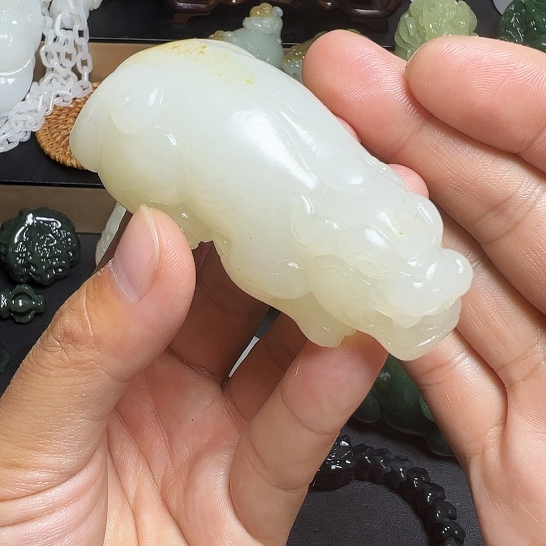 和田玉未镶嵌把件