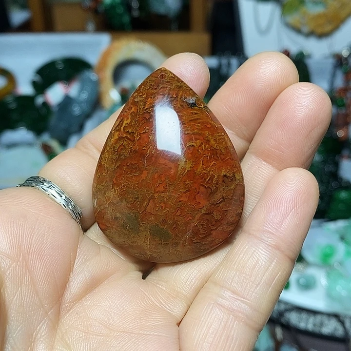 翡翠未镶嵌吊坠(赠链)