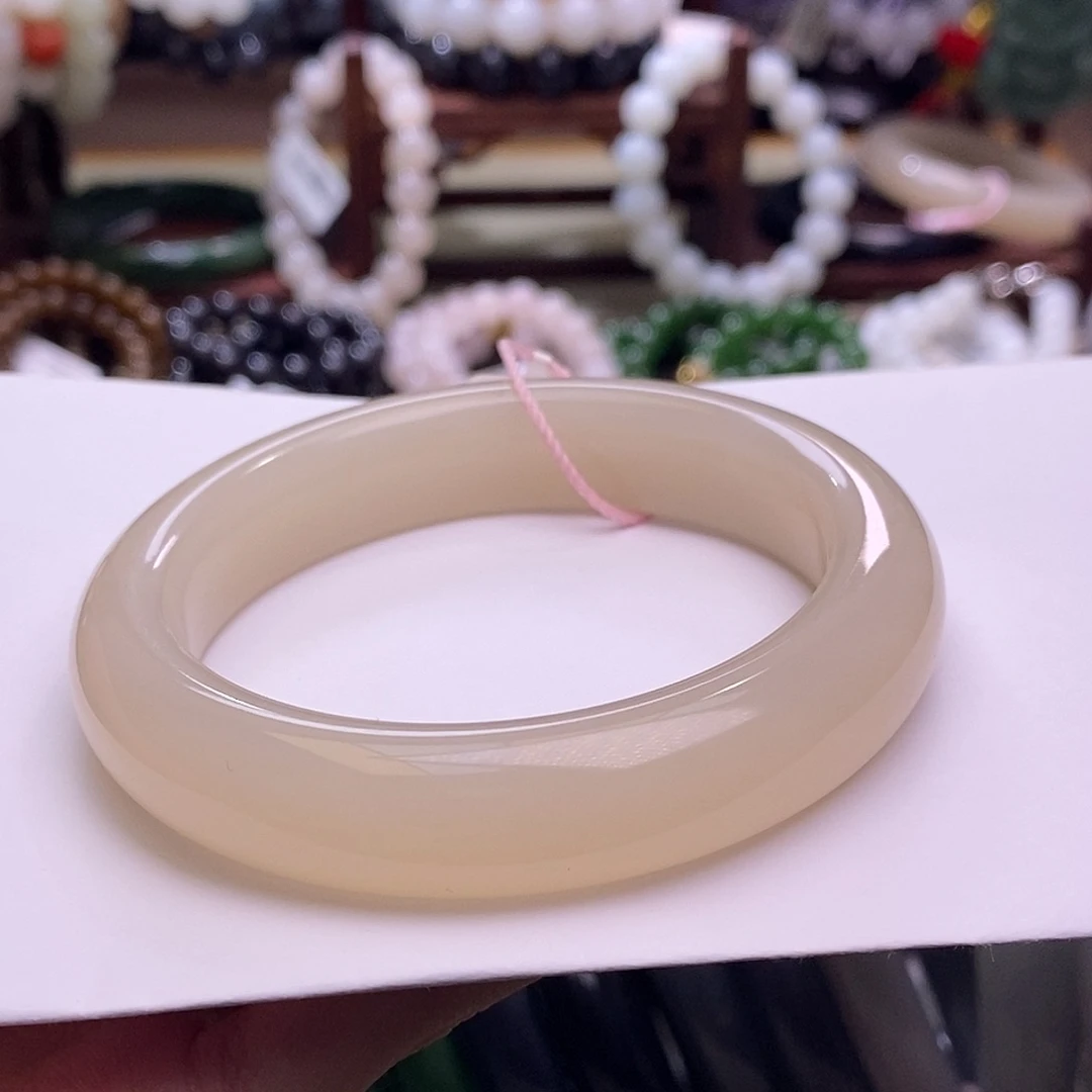 颈饰未镶嵌和田玉熟藕粉手镯58圈口