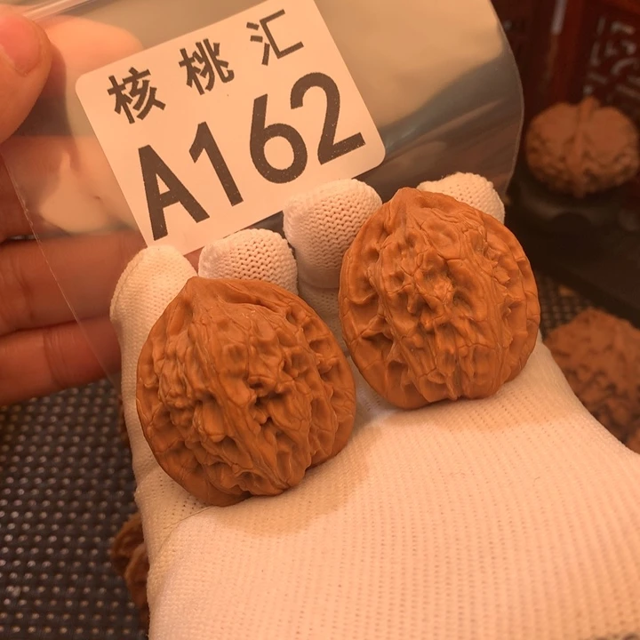 文玩核桃吊坠旺虎37