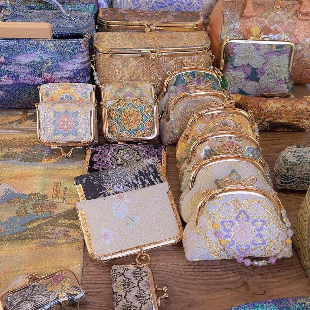 夏***可蚕丝福利指甲口金包