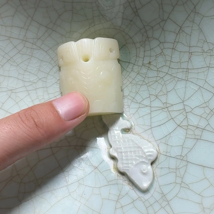 石***玉瓷片双鱼青瓷开片大碗