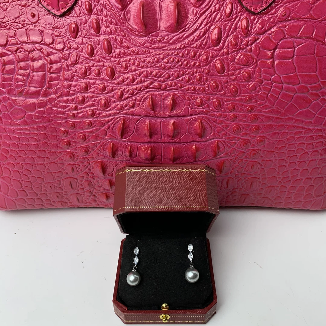 4495【香港联邦】白色气质优雅女士耳环