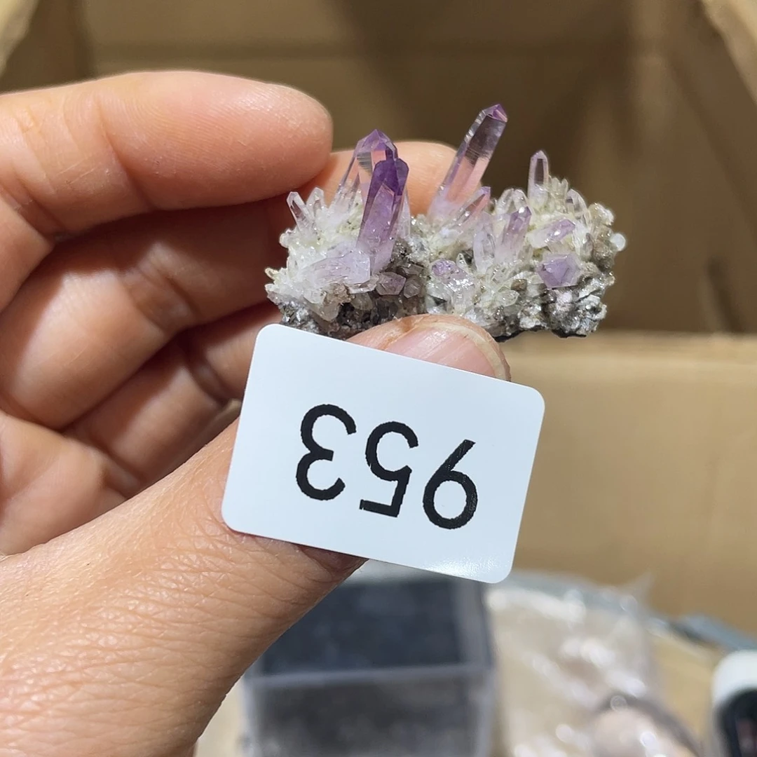 水晶摆件……未镶嵌