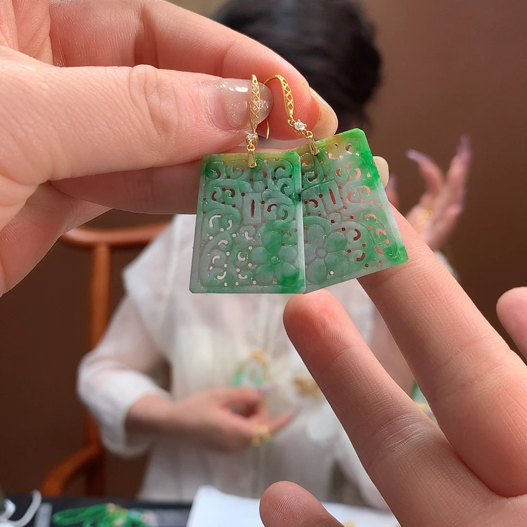 翡翠18K金镶嵌耳饰耳饰