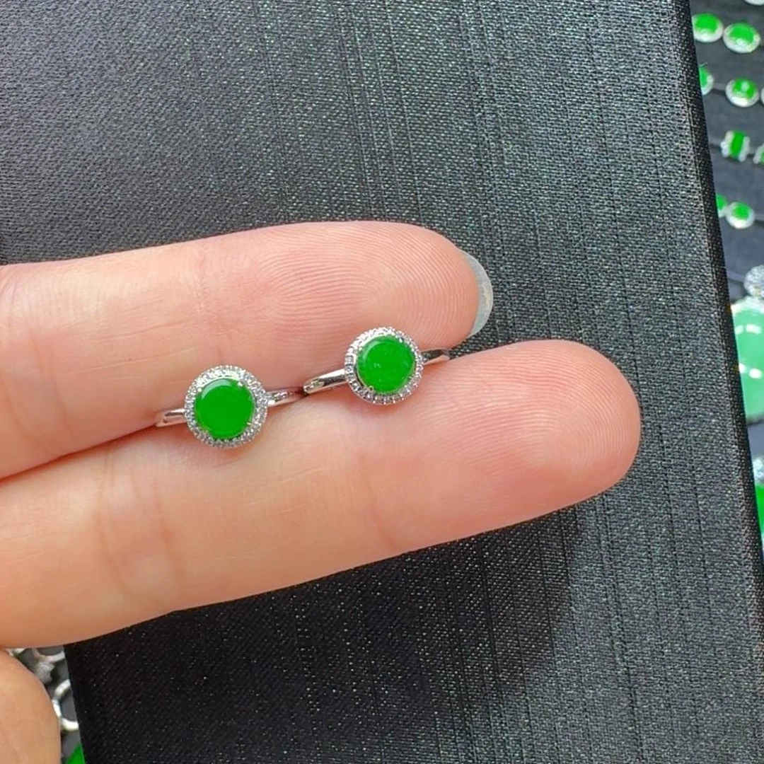 18K金镶嵌翡翠耳饰