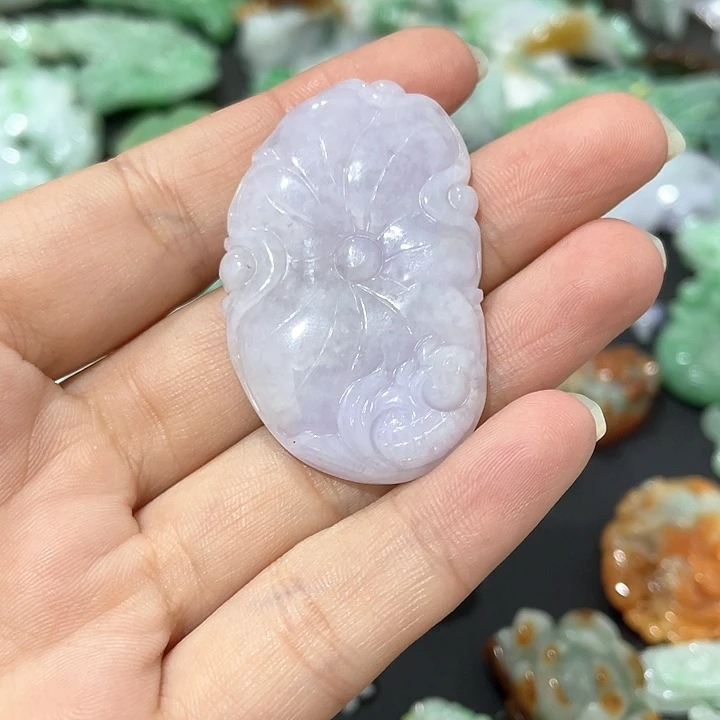 颈饰未镶嵌翡翠?****窗天