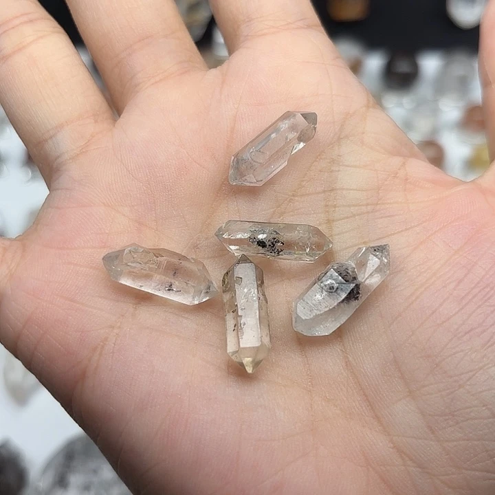 颈饰水晶未镶嵌5颗闪灵钻