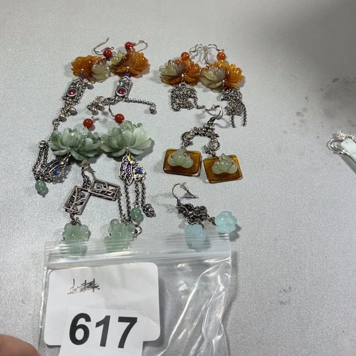 蛇纹石玉耳饰未镶嵌卿****姐