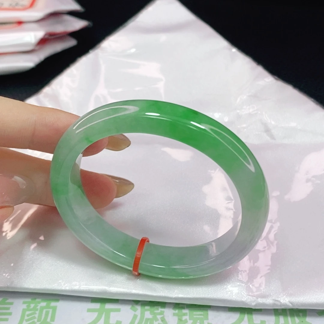 未镶嵌手镯翡翠?51.8贵妃