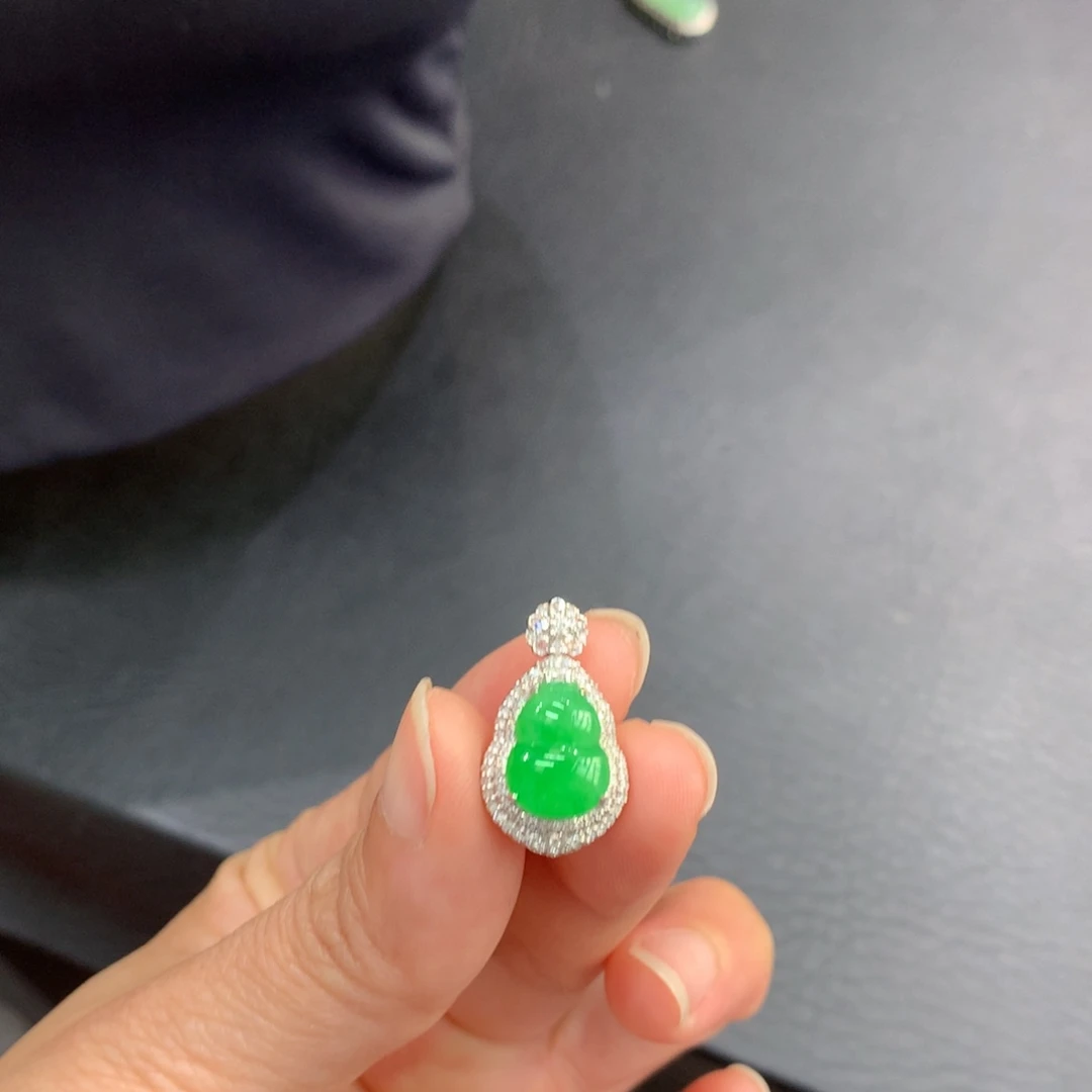 吊坠(不含链)18K金镶嵌翡翠