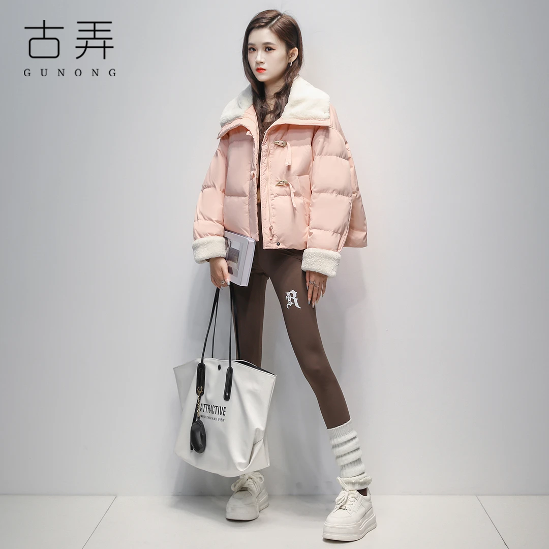 羽绒服女翻领牛角扣羊羔毛拼接短款2025新款冬季时尚洋气外套冬装