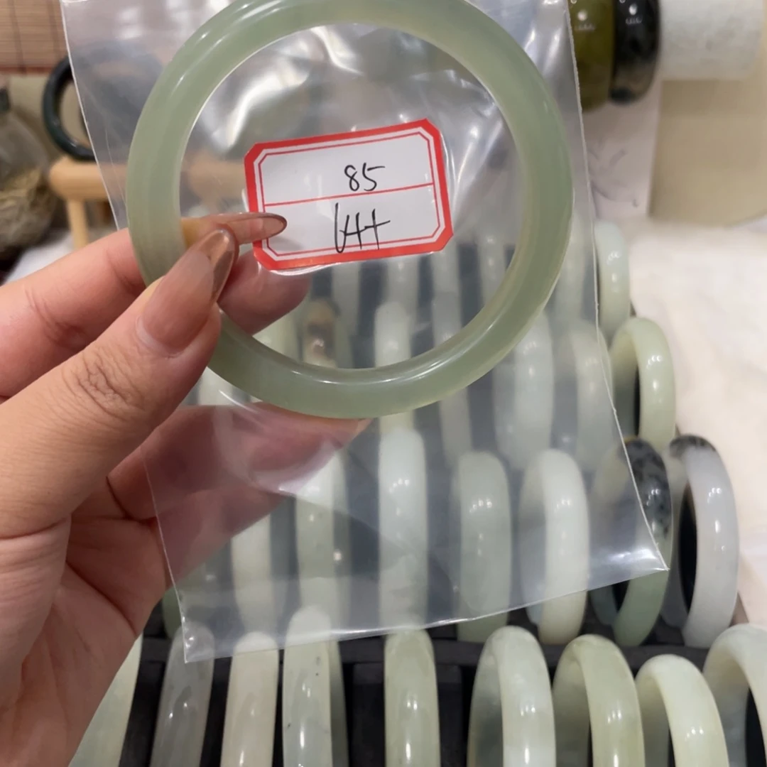 蛇纹石玉未镶嵌手镯梅**蓿