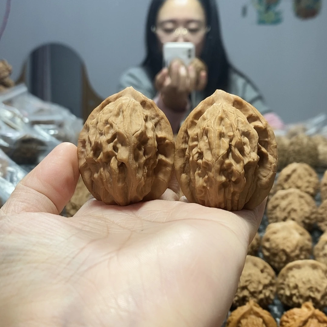 吊坠桃核大红袍40