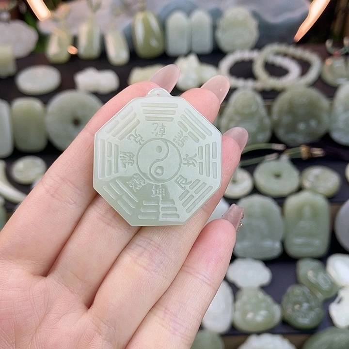 浅***语和田玉未镶嵌颈饰