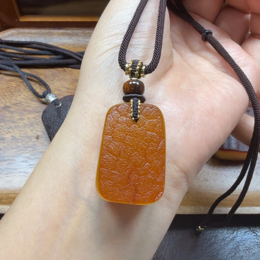琥珀未镶嵌吊坠(赠链)