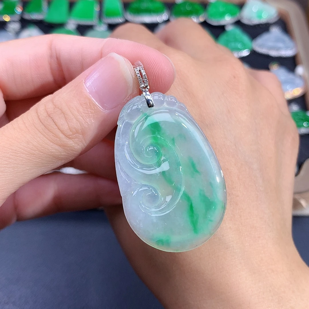 翡翠18K金镶嵌吊坠(赠链)