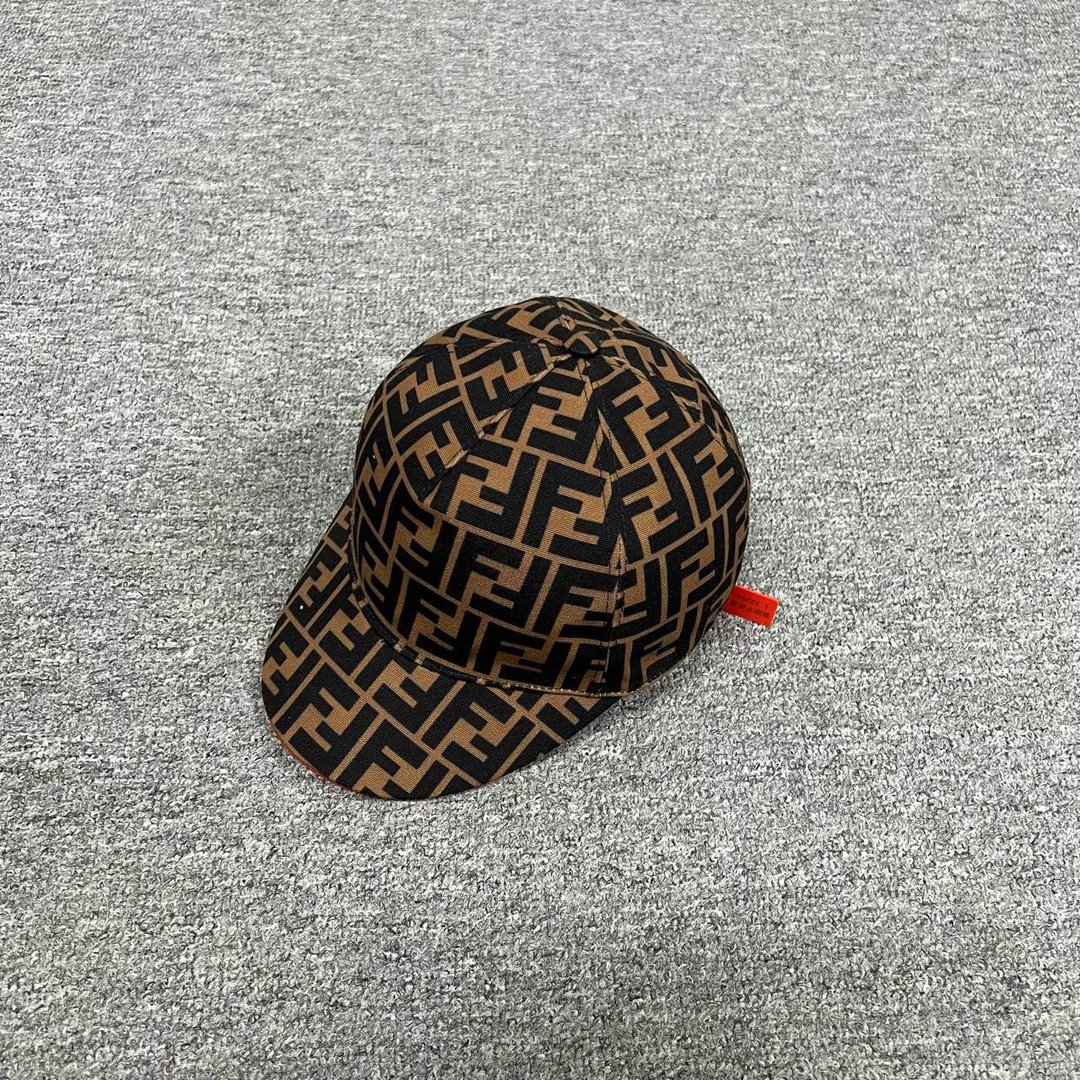 未使用 AMIPARIS Fendi 芬迪 满印 老花 鸭舌帽 全新 58cm