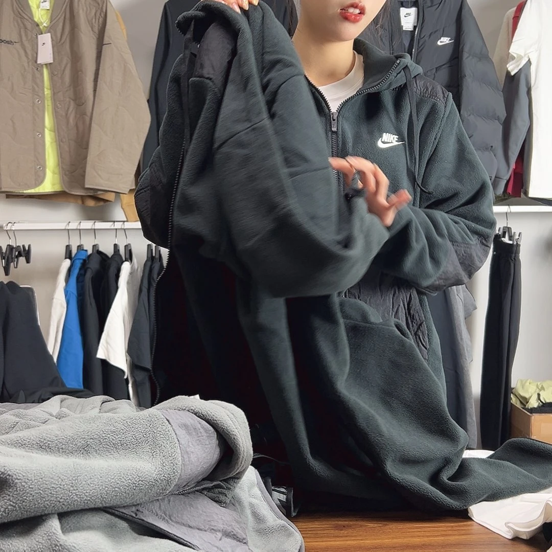 4883炭黑色外套M码不退换