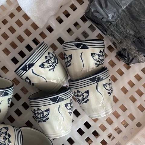 微瑕，不能明火，口径7高度7，4个青花