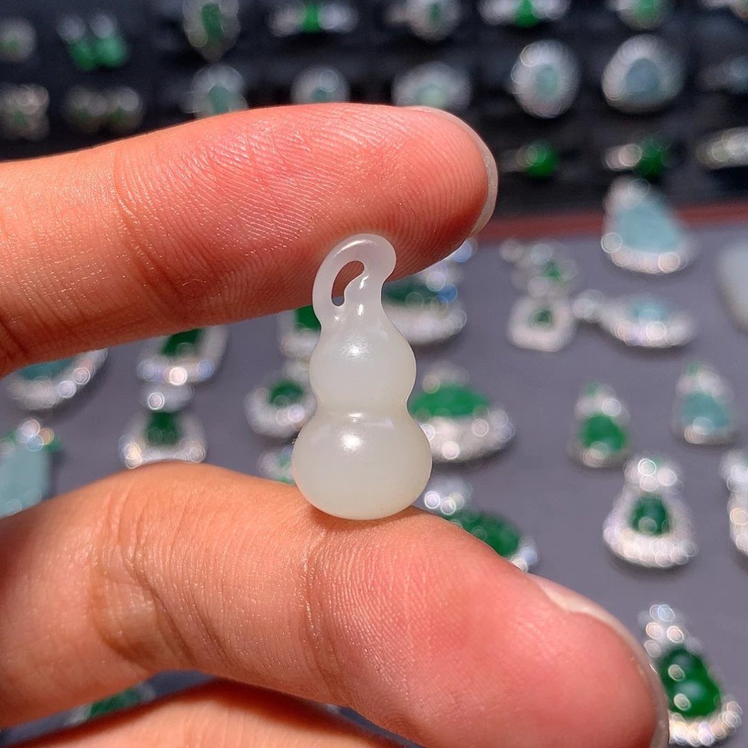 和田玉未镶嵌吊坠(不含链)